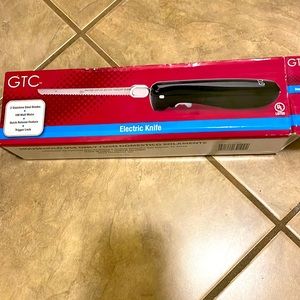 Electric Knife, 2 detachable stainless steel blades, 100 watt motor